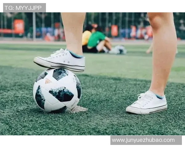 张恋足球：追逐梦想的青春旅程与球场上的激情碰撞